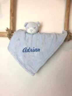 Elefantasie Schnuffeltuch Mit Name Bestickt Bär Hellblau 6 Elefantasie Schnuffeltuch Mit Name Bestickt Bär Hellblau -Elefantasie 29884347 03